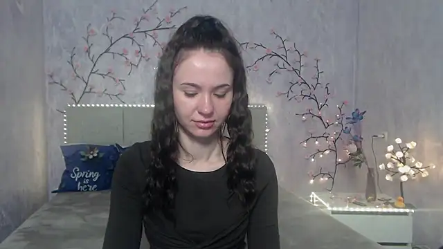 Snapshot of KaraCriegs chatting on April 2026 05:36:01 PM KaraCriegs online show from April 2026 05:36:01 PM