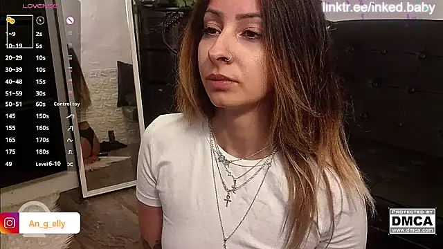 Snapshot of An_g_elly chatting on September 2025 10:21:02 PM An g elly online show from September 2025 10:21:02 PM