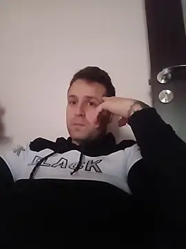 Snapshot of LucianM6 chatting on November 2025 09:12:02 AM LucianM6 online show from November 2025 09:12:02 AM