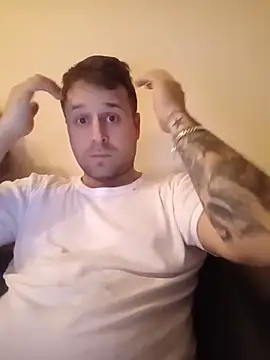 Snapshot of LucianM6 chatting on November 2025 02:54:01 PM LucianM6 online show from November 2025 02:54:01 PM