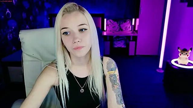 ShhhO O online show from November 2025 03:02:01 PM