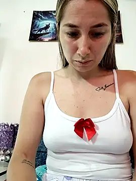 Snapshot of Iris_love18 chatting on April 2026 12:50:01 PM Iris love18 online show from April 2026 12:50:01 PM