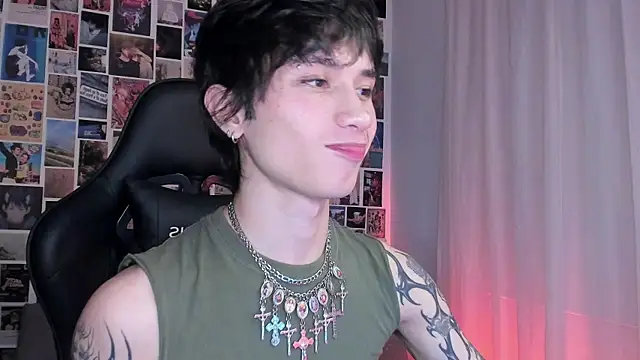 Snapshot of liamelf chatting on March 2025 04:24:01 AM liamelf online show from March 2025 04:24:01 AM