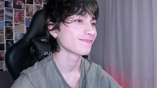 Snapshot of liamelf chatting on March 2025 05:00:01 AM liamelf online show from March 2025 05:00:01 AM