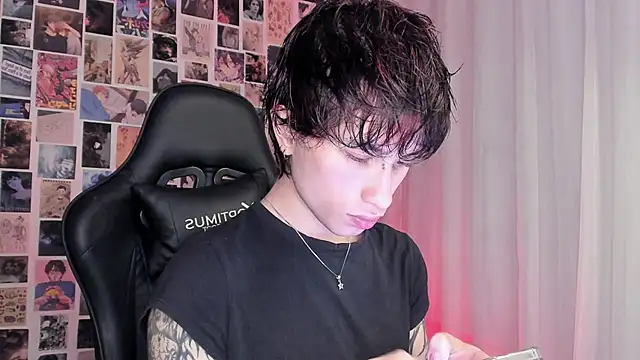 Snapshot of liamelf chatting on November 2025 03:34:01 AM liamelf online show from November 2025 03:34:01 AM