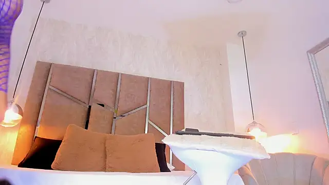 Martinaa Jones  online show from January 2026 01:06:02 PM