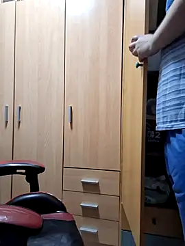 Javier bear online show from November 2025 10:23:01 PM