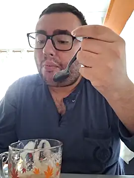 Javier bear online show from November 2025 09:06:02 AM