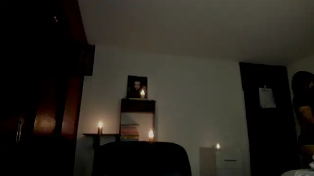 Lucyerobbie online show from April 2026 02:47:01 AM