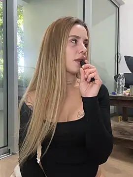 EmiliaCatalina online show from November 2025 09:06:02 PM