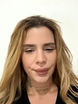 EmiliaCatalina online show from December 2025 07:31:01 PM