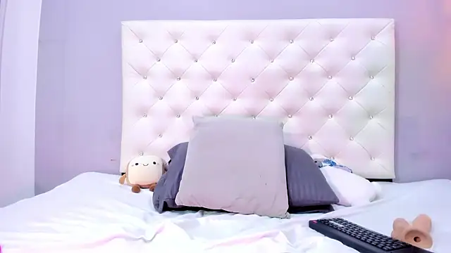 NICOLSKINNY1 online show from February 2026 08:32:02 PM