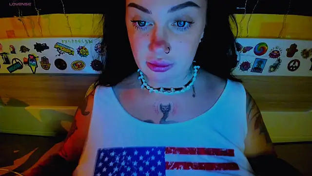 EllieOz online show from November 2025 03:00:01 PM