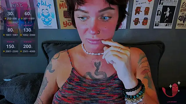 Snapshot of EllieOz chatting on June 2026 01:50:02 PM EllieOz online show from June 2026 01:50:02 PM