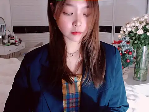 Snapshot of -Lucky_Girl chatting on December 2024 11:43:02 AM -Lucky Girl online show from December 2024 11:43:02 AM
