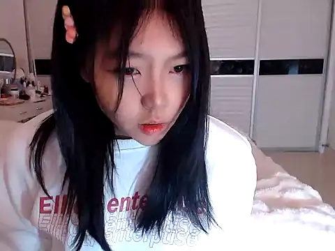 Snapshot of -Lucky_Girl chatting on December 2024 03:37:01 AM -Lucky Girl online show from December 2024 03:37:01 AM
