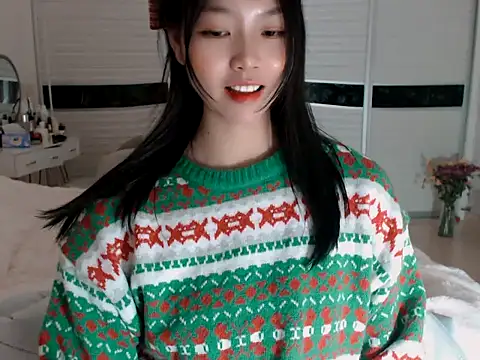 Snapshot of -Lucky_Girl chatting on December 2024 02:25:02 PM -Lucky Girl online show from December 2024 02:25:02 PM