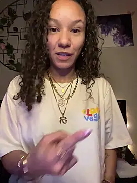 Snapshot of _Neeka_ chatting on February 2026 10:45:01 AM Neeka online show from February 2026 10:45:01 AM