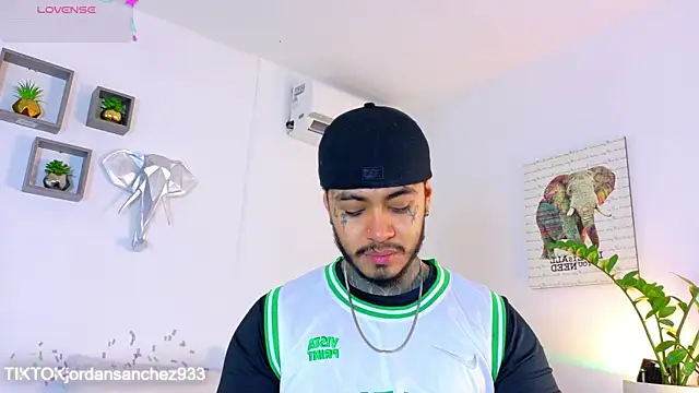 JordanSmiith  online show from February 2026 09:05:02 PM