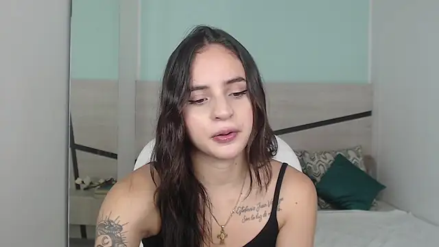 Snapshot of heidy_hoiss chatting on December 2024 08:32:01 PM heidy hoiss online show from December 2024 08:32:01 PM