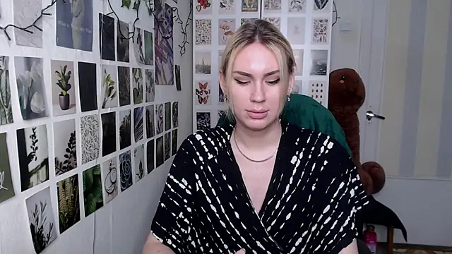 Snapshot of CapriScorpion chatting on February 2026 12:15:01 PM CapriScorpion online show from February 2026 12:15:01 PM