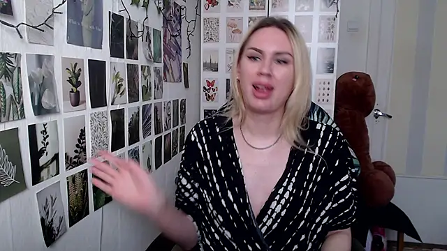 Snapshot of CapriScorpion chatting on February 2026 11:44:02 AM CapriScorpion online show from February 2026 11:44:02 AM