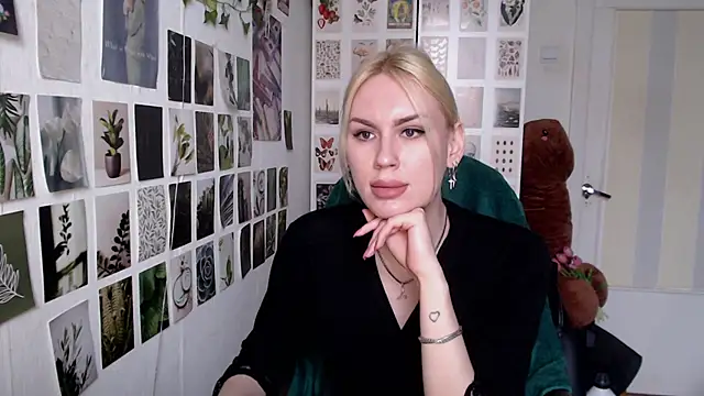 Snapshot of CapriScorpion chatting on April 2026 01:06:01 PM CapriScorpion online show from April 2026 01:06:01 PM