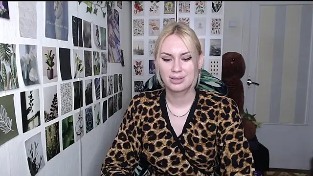 Snapshot of CapriScorpion chatting on June 2026 10:14:02 AM CapriScorpion online show from June 2026 10:14:02 AM