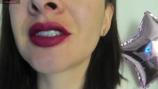 Snapshot of queen_fetish chatting on June 2026 10:36:02 AM queen fetish online show from June 2026 10:36:02 AM