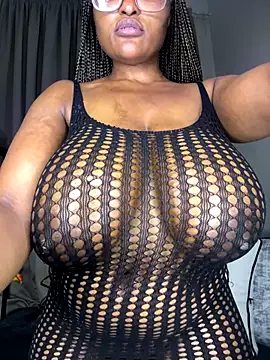 Snapshot of Bustygoddess32 chatting on September 2025 06:02:01 PM Bustygoddess32 online show from September 2025 06:02:01 PM