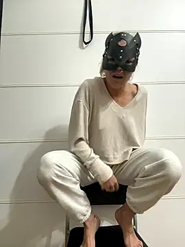 LadyScarlett-xk online show from December 2024 08:18:01 PM