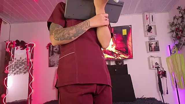 Alaia Asuka online show from October 2025 01:38:01 AM