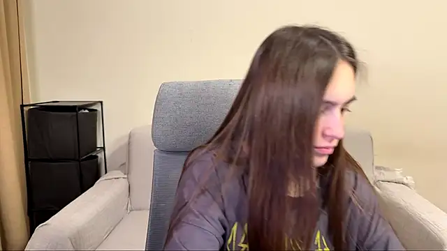 AliceKolltt online show from April 2026 08:36:01 PM