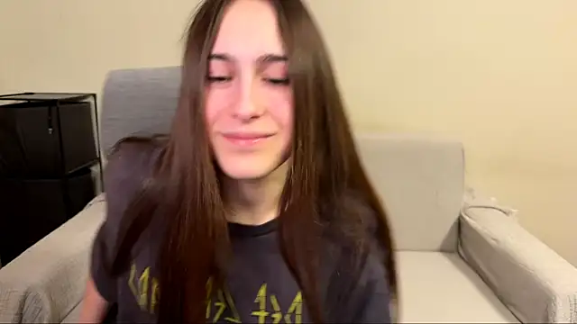 AliceKolltt online show from April 2026 07:10:01 PM