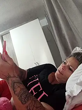 Snapshot of marcialoira chatting on January 2025 11:00:01 AM marcialoira online show from January 2025 11:00:01 AM