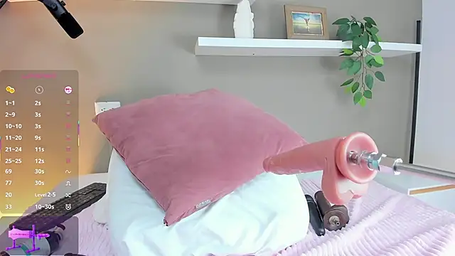 ashley nicoll online show from December 2025 07:12:02 PM