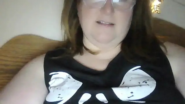 Snapshot of crescentm00n chatting on March 2025 05:32:01 AM crescentm00n online show from March 2025 05:32:01 AM