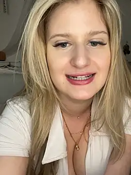 Snapshot of Busty-Ellie chatting on February 2025 01:21:02 PM Busty-Ellie online show from February 2025 01:21:02 PM