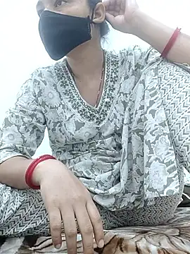 Snapshot of Aaradhya chatting on April 2026 01:04:01 AM Aaradhya online show from April 2026 01:04:01 AM