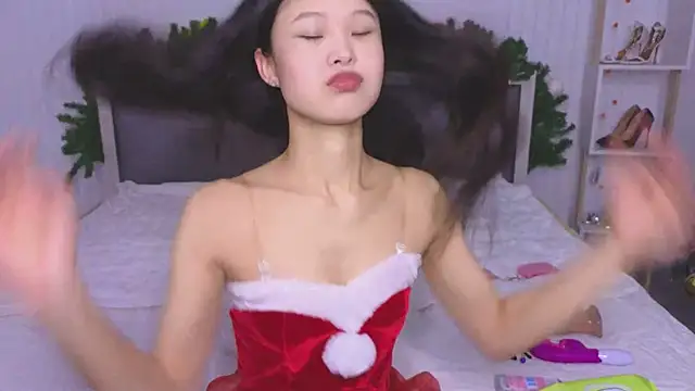 Snapshot of Tina_Kim_ chatting on December 2024 04:33:02 AM Tina Kim online show from December 2024 04:33:02 AM