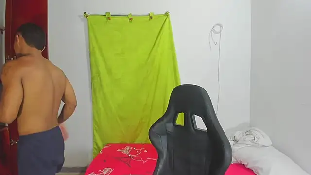 Snapshot of corzoethan chatting on April 2026 01:18:01 AM corzoethan online show from April 2026 01:18:01 AM