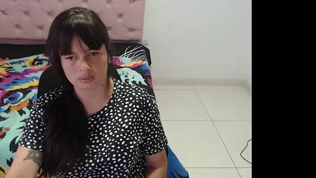 Snapshot of Aliciaheart chatting on April 2026 06:43:01 PM Aliciaheart online show from April 2026 06:43:01 PM