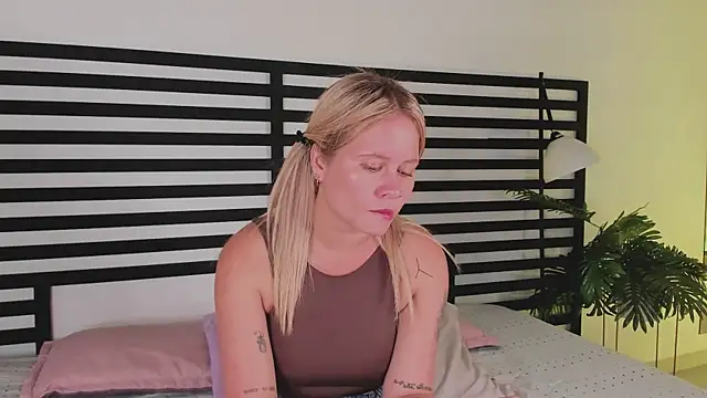 Snapshot of stefanny_ruiz_ chatting on December 2024 12:16:02 PM stefanny ruiz online show from December 2024 12:16:02 PM