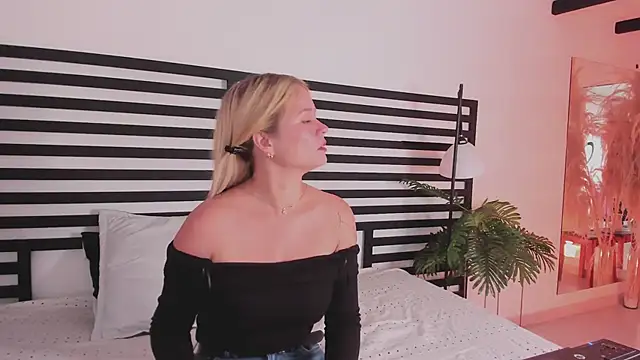 Snapshot of stefanny_ruiz_ chatting on December 2024 12:33:01 PM stefanny ruiz online show from December 2024 12:33:01 PM