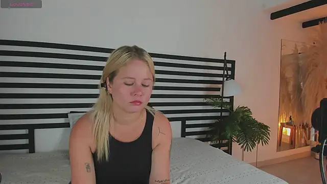 Snapshot of stefanny_ruiz_ chatting on December 2024 12:29:02 PM stefanny ruiz online show from December 2024 12:29:02 PM