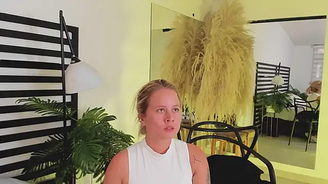 Snapshot of stefanny_ruiz_ chatting on December 2024 02:56:01 PM stefanny ruiz online show from December 2024 02:56:01 PM