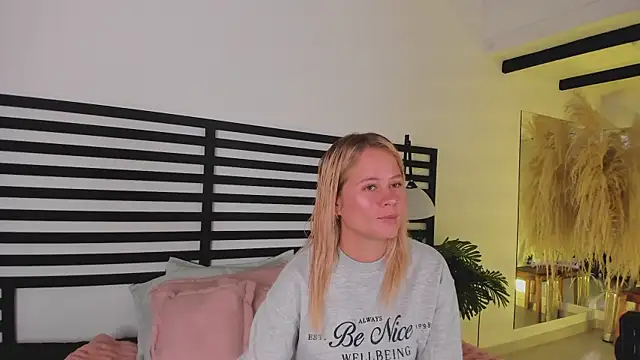 Snapshot of stefanny_ruiz_ chatting on December 2024 12:42:01 PM stefanny ruiz online show from December 2024 12:42:01 PM