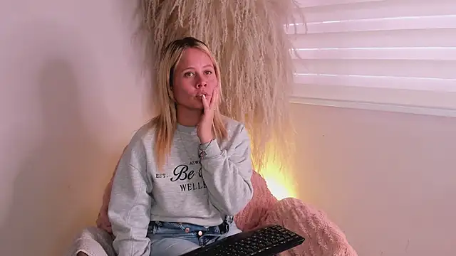 Snapshot of stefanny_ruiz_ chatting on January 2025 03:40:02 PM stefanny ruiz online show from January 2025 03:40:02 PM