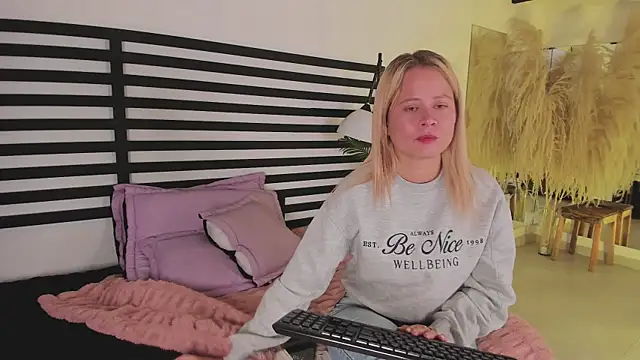 Snapshot of stefanny_ruiz_ chatting on January 2025 12:20:01 PM stefanny ruiz online show from January 2025 12:20:01 PM