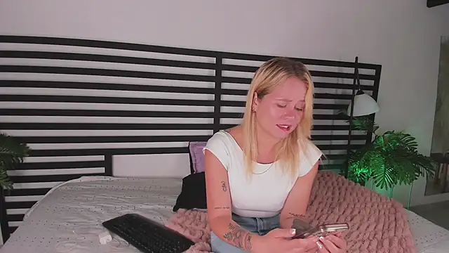 Snapshot of stefanny_ruiz_ chatting on January 2025 12:47:02 PM stefanny ruiz online show from January 2025 12:47:02 PM